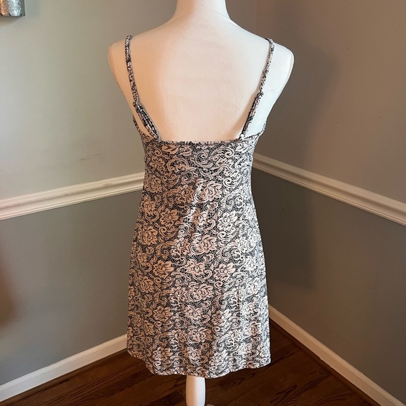 Marilyn Monroe Black and White Paisley Robe & Slip Gown - Medium - Picture 3 of 8